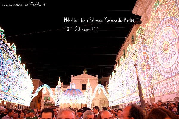 Luminarie accese un giorno in più