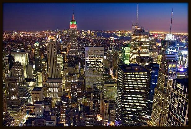 Manhattan è di nuovo illuminata