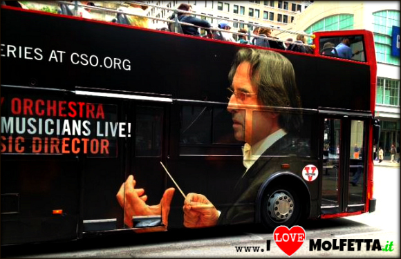 Muti on bus around Chicago.