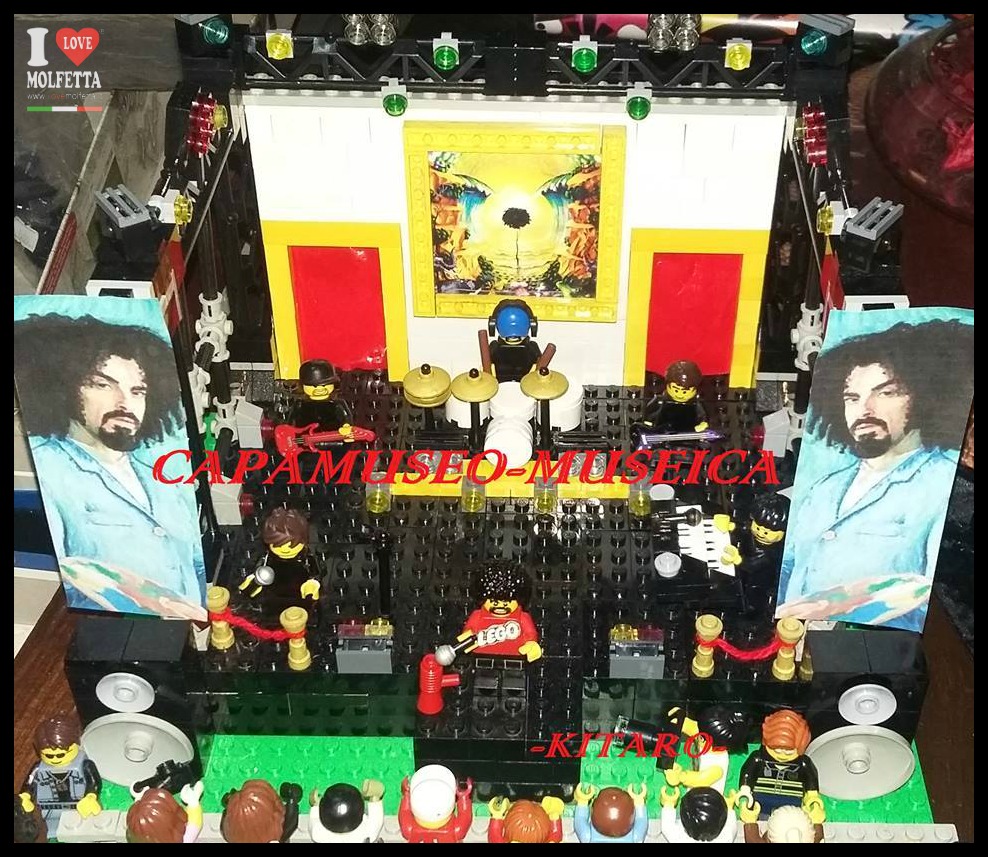 Caparezza e il suo palco costruito con i LEGO