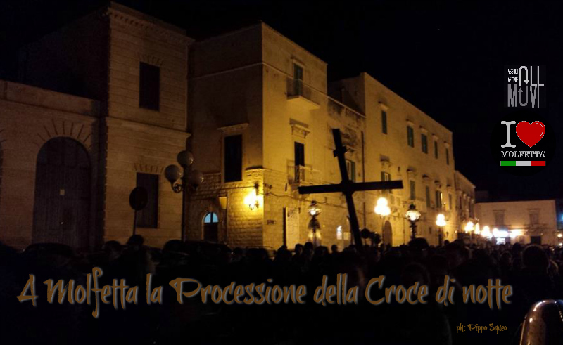 A Molfetta la Processione della Croce di notte